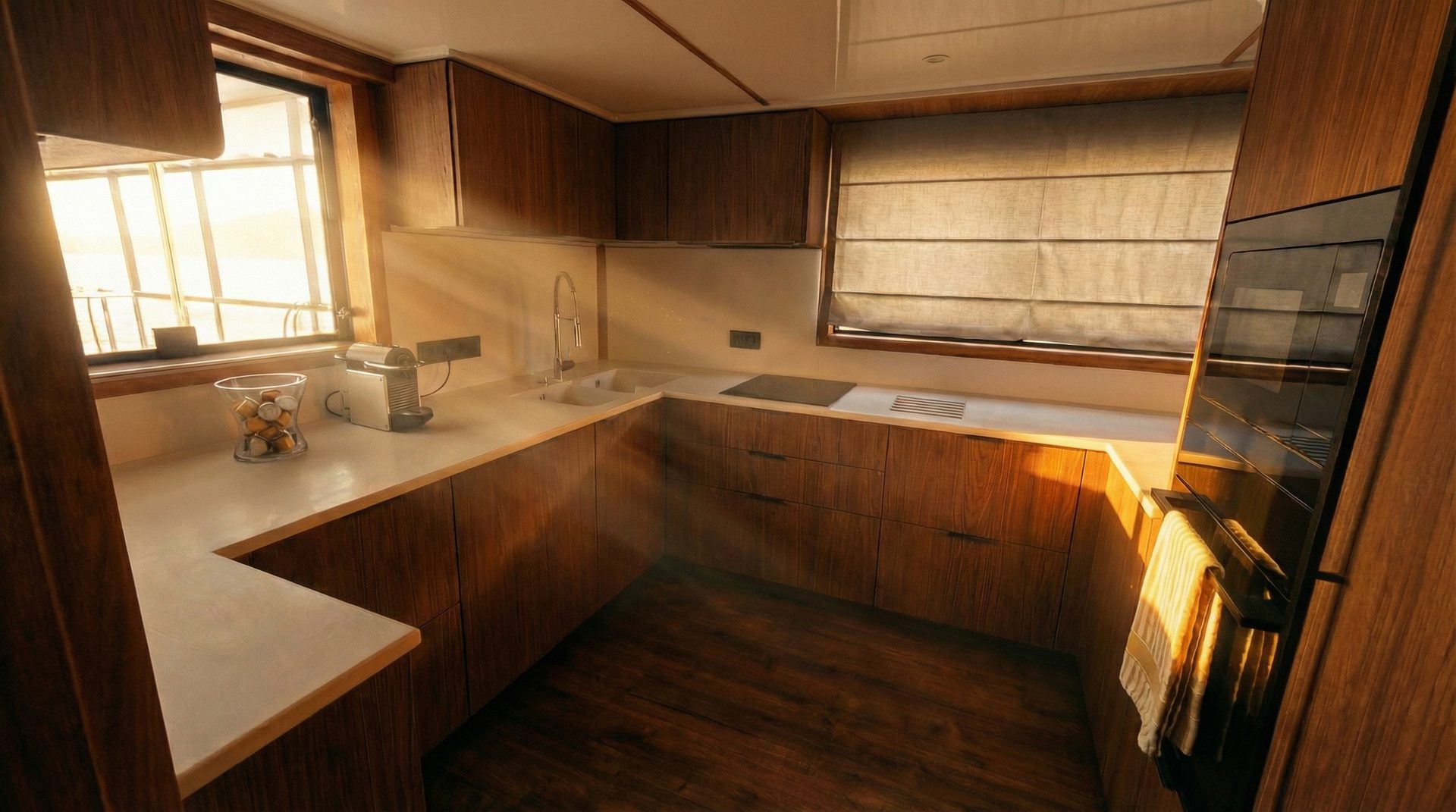 Expedition 65 Lux — кухня, общий вид